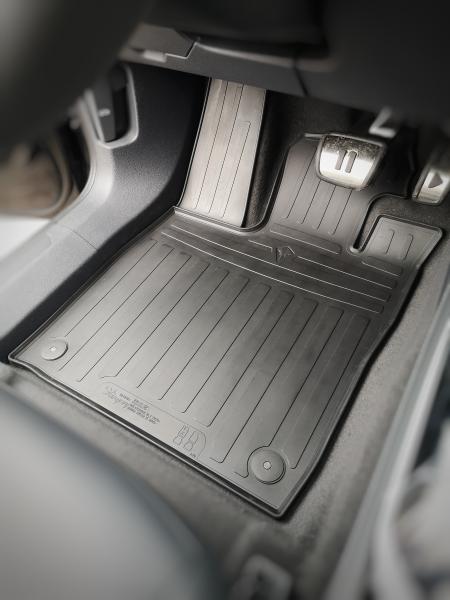 Резиновые коврики Skoda Enyaq IV (2021-...) комплект из 4 штук Stingray. Фото 2