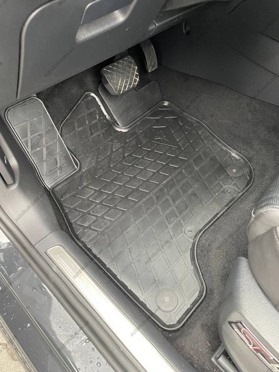 Резиновые коврики Volkswagen e-Golf (2014-2020) комплект из 4 штук Stingray. Фото 3