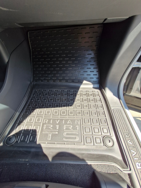 Автомобильные коврики в салон Rivian R1S 2022- 5 мест (Avto-Gumm). Фото 6