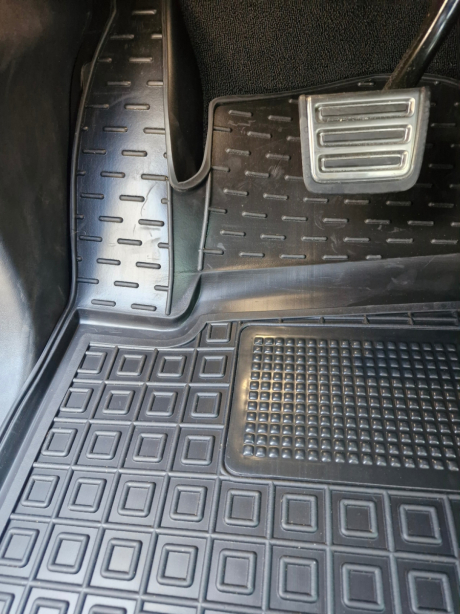 Автомобильные коврики в салон Rivian R1S 2022- 5 мест (Avto-Gumm). Фото 5