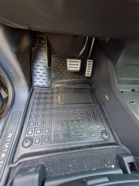 Автомобильные коврики в салон Rivian R1T 2022- (AVTO-Gumm). Фото 3