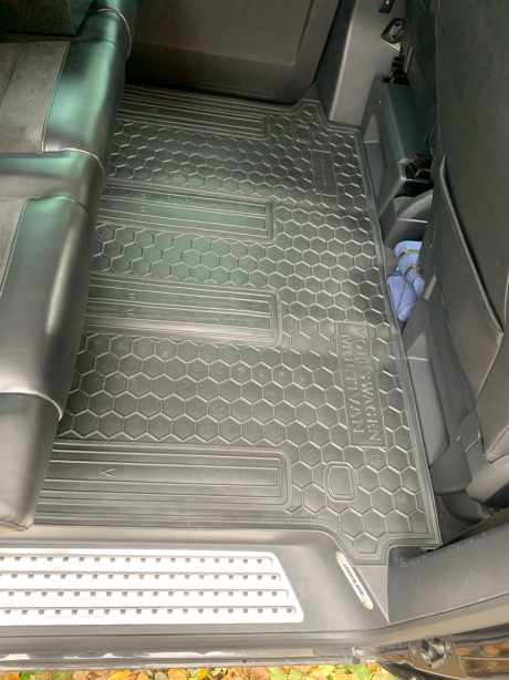 Автомобильные коврики в салон Volkswagen T5 Multivan 2010- (2-й ряд) (Avto-Gumm). Фото 3