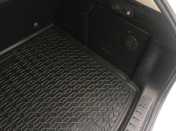 Автомобильный коврик в багажник Renault Megane 4 2016- Universal Cargo (Avto-Gumm). Фото 3