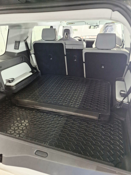 Автомобильный коврик в багажник Rivian R1S 2022- (задний) Резиновые AVTO-Gumm. Фото 7