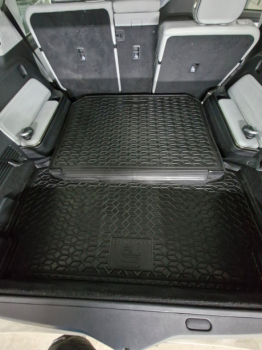 Автомобильный коврик в багажник Rivian R1S 2022- (задний) Резиновые AVTO-Gumm. Фото 2