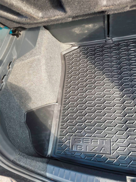 Автомобильный коврик в багажник Seat Ibiza (6J) 2008- Universal (AVTO-Gumm). Фото 2