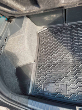 Автомобильный коврик в багажник Seat Ibiza (6J) 2008- Universal (AVTO-Gumm). Фото 2