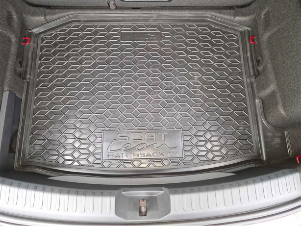 Автомобильный коврик в багажник Seat Leon 2021- Hatchback одноуровневая полка (AVTO-Gumm)