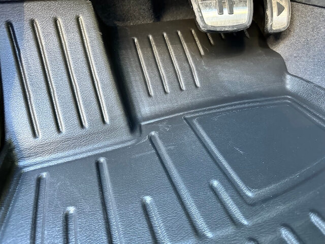 3D килимки Audi Q5 e-tron (2021-...) (5/6 місць) з бортиками 30 мм (Stingray). Фото 3