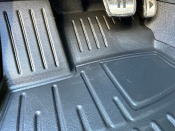 3D килимки Audi Q5 e-tron (2021-...) (5/6 місць) з бортиками 30 мм (Stingray). Фото 3