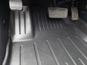 3D коврики HONDA CR-V IV 2012-2016 с бортиками 30 мм Stingray. Фото 3