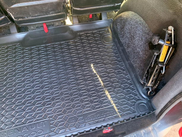 Килимок в багажник для Renault Kangoo II (2008-2020) з вухами (Avto-Gumm). Фото 6