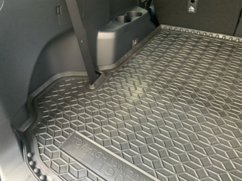 Коврик в багажник Toyota Highlander (XU70) 2019-... с ушком AVTO-Gumm. Фото 5