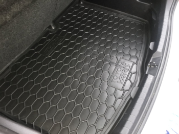 Коврик в багажник Toyota Yaris 2011- нижний Avto-Gumm. Фото 4