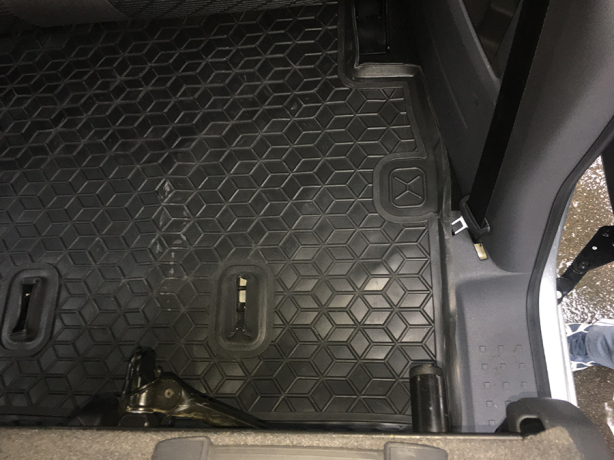 Коврик в багажник Volkswagen Caddy Maxi 2004- 7 мест (Avto-Gumm). Фото 8