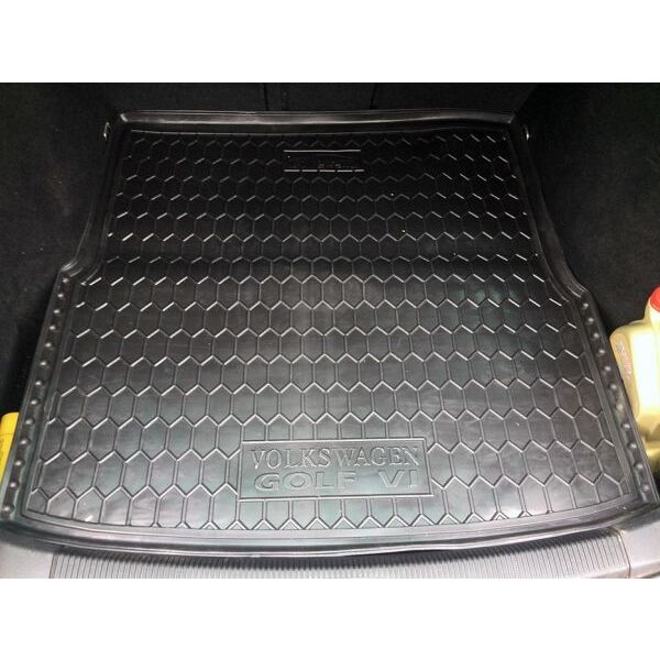 Килимок в багажник для Volkswagen Golf 5 03-/6 09- Universal (Avto-Gumm). Фото 2