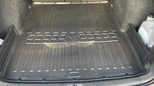 Коврик в багажник Volkswagen Passat B7 (2010-2014) Universal с бортиками 30 мм Stingray. Фото 7