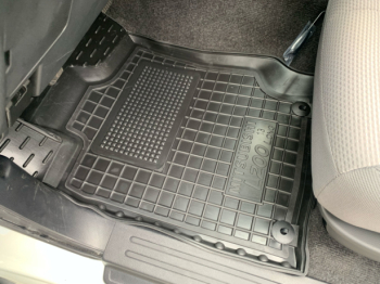 Коврики в салон Mitsubishi L200 (KAOT) 2006-2015 арабская версия Avto-Gumm. Фото 3